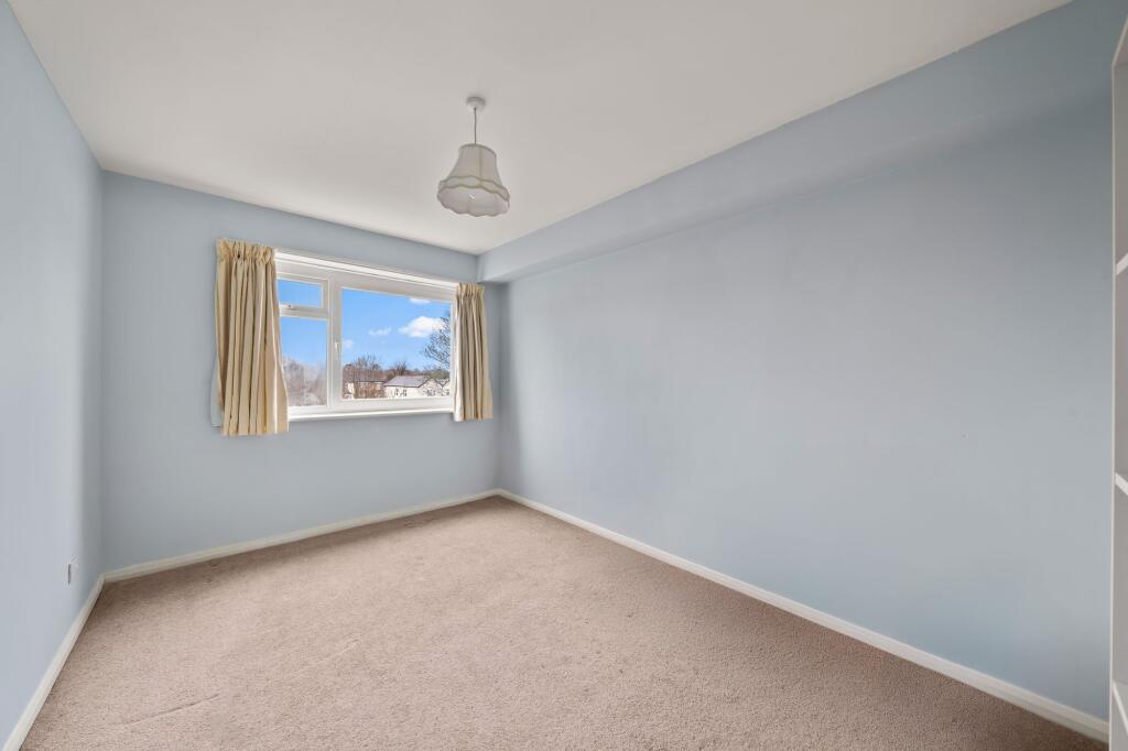 Apartment in Sutton - View 4