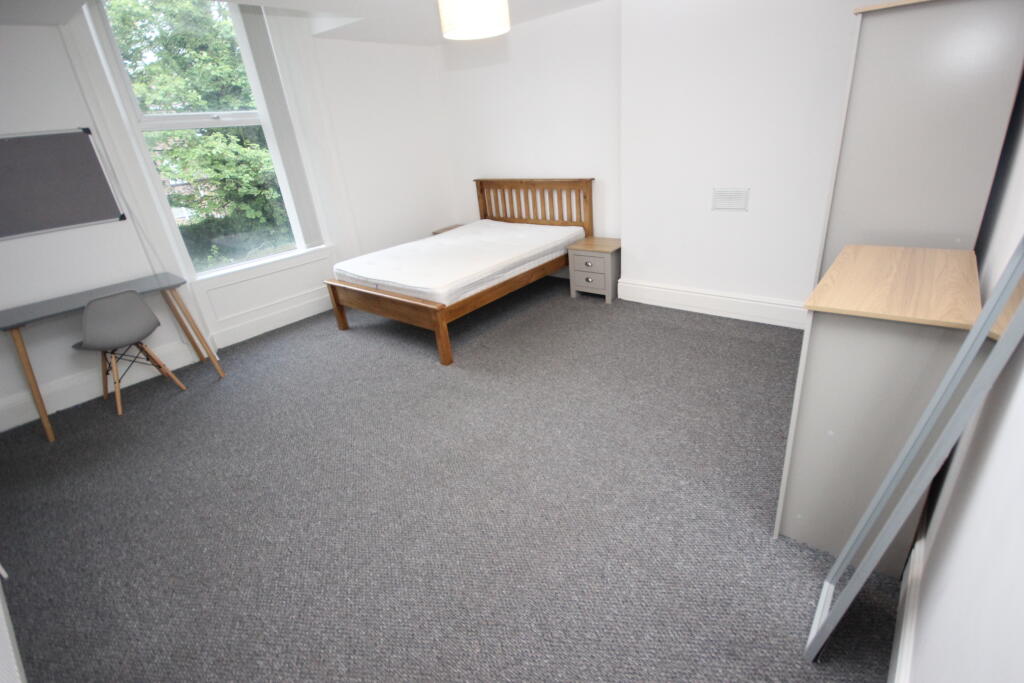 Apartment in Liverpool - More