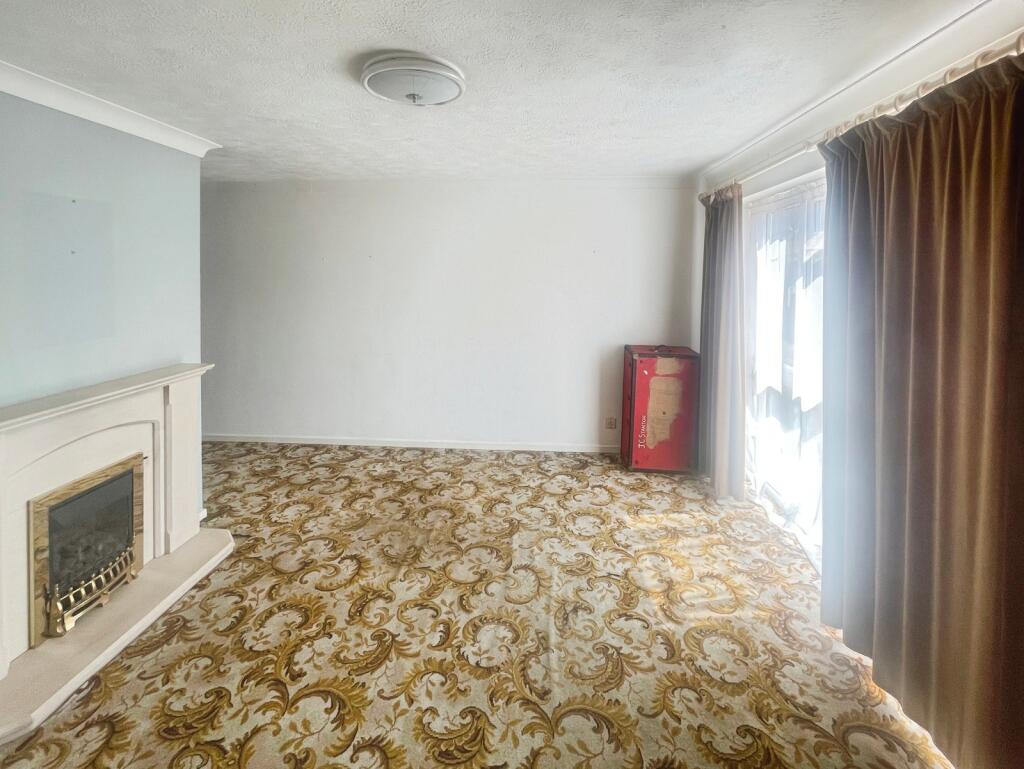 House in Basingstoke and Deane, Kempshott - View 4