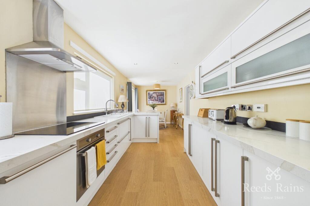Nairn Avenue, Holmes Chapel, Crewe, Cheshire, CW4 photo 3