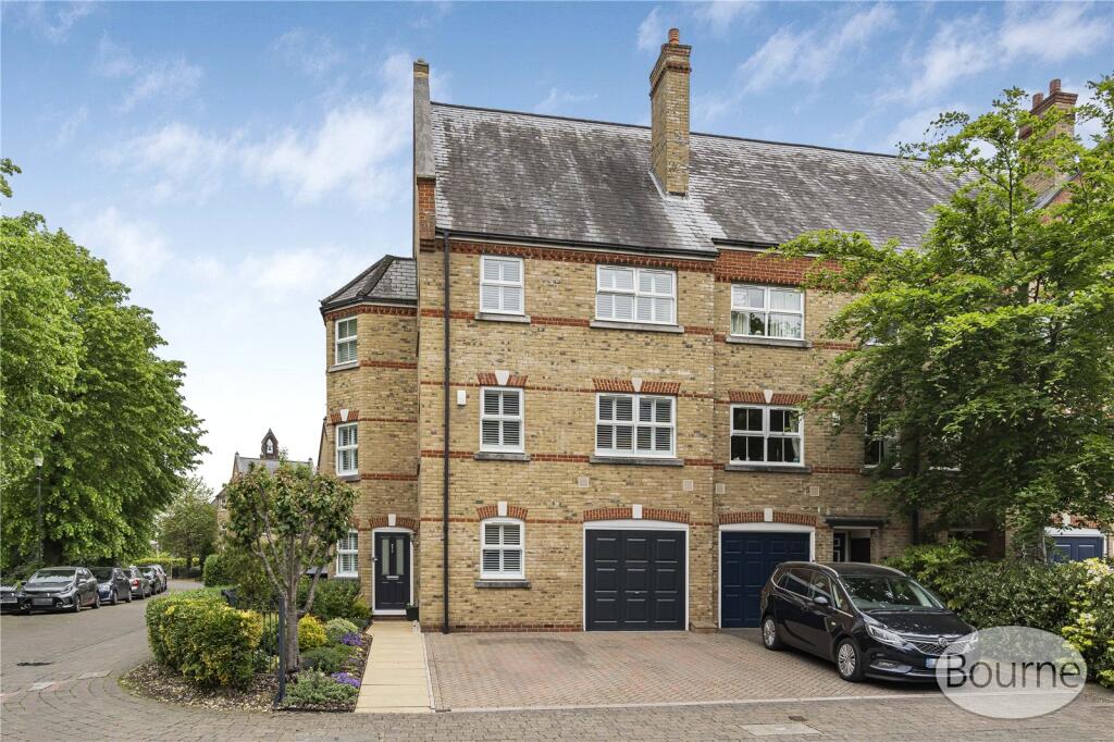 Main image of property: Silistria Close, Knaphill, Woking, Surrey, GU21