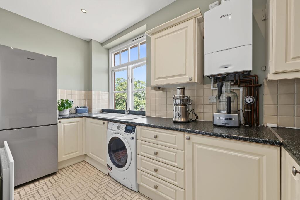 Apartment in London - View 5