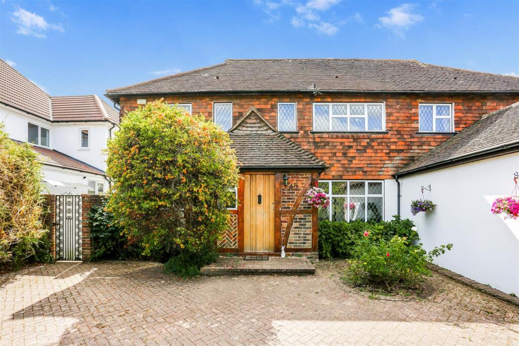 House in Sutton - View 5
