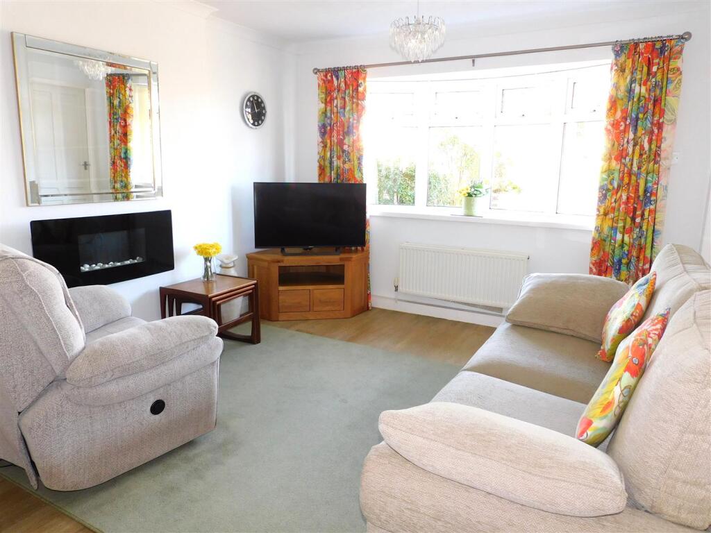 Axeview Road, Seaton photo 3