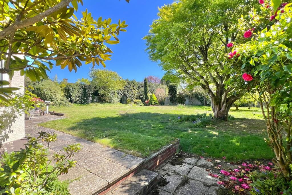 House in Waverley, Cranleigh - More