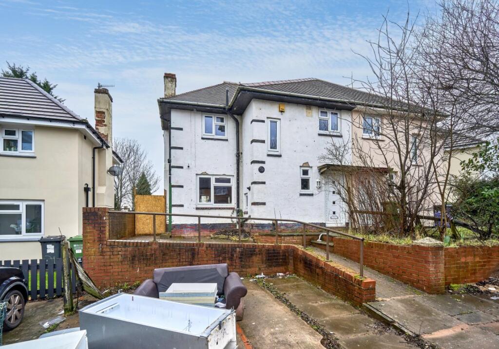 Main image of property: 30 Jubilee Drive North, Kidderminster, Worcestershire, DY11 7JQ