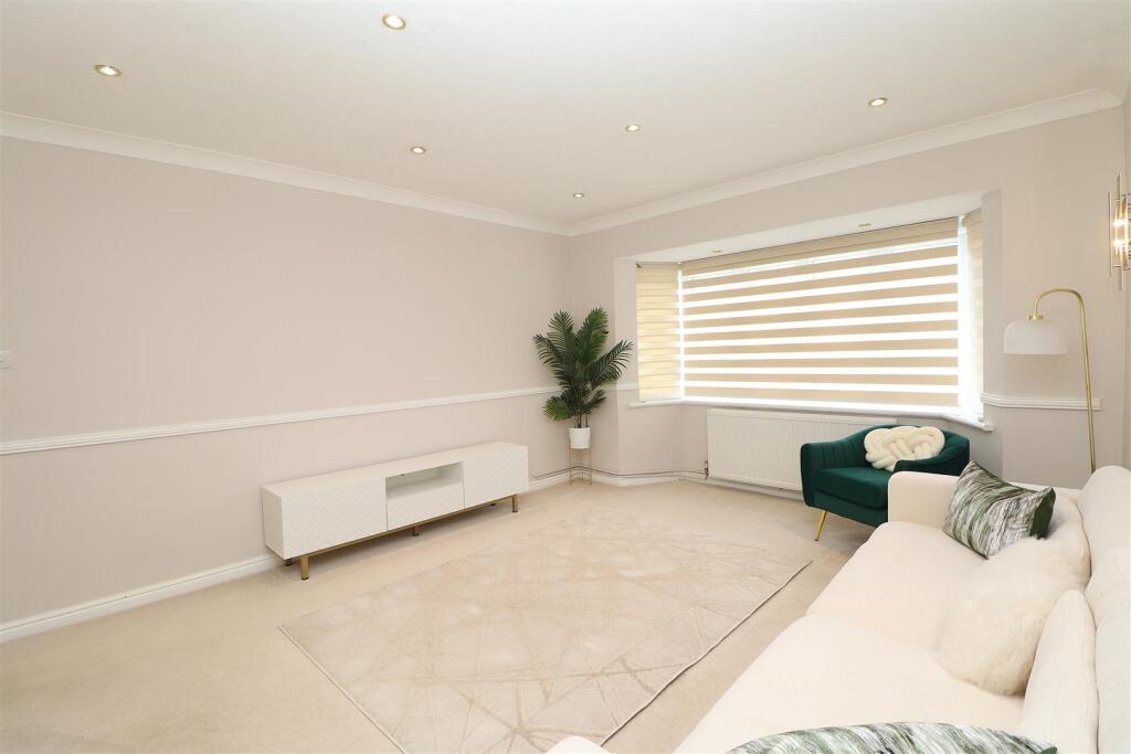 House in Borehamwood, Elstree and Borehamwood - View 4