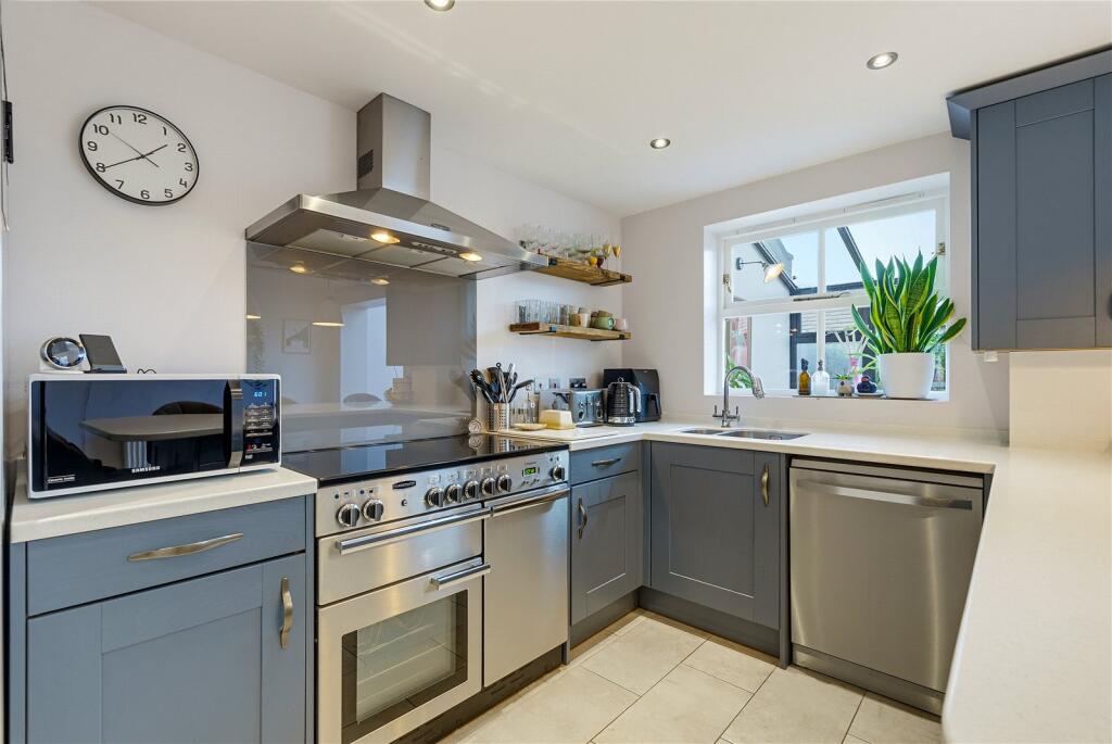 Massingberd Way, SW17 photo 3