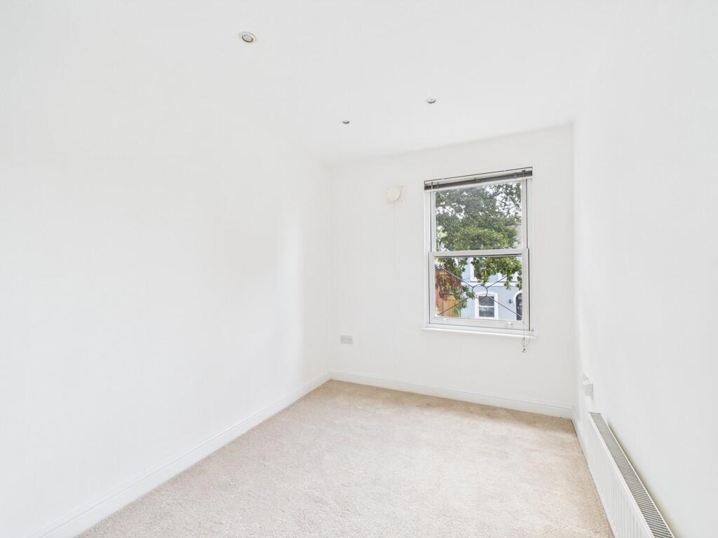 Apartment in Gloucester - View 5