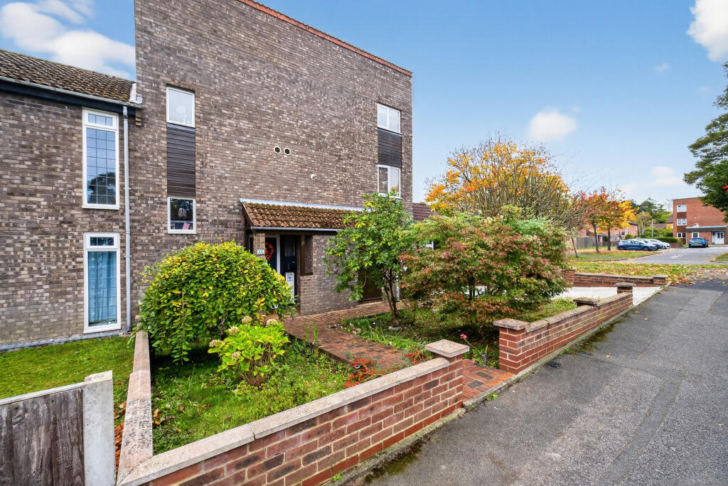 Main image of property: Oakdale, Bracknell, RG12