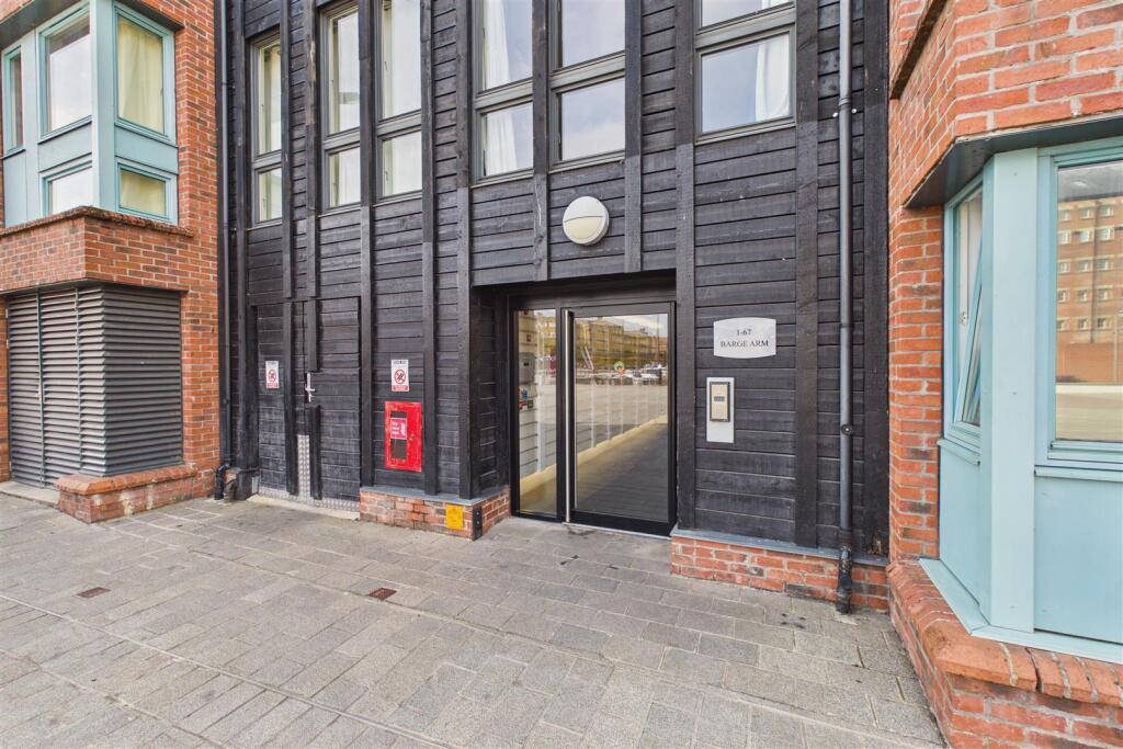 Apartment in Gloucester, Gloucestershire - View 4