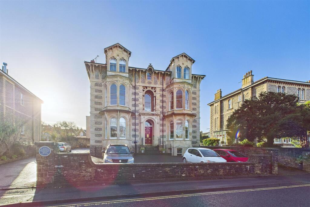 Main image of property: Prominent position in Mid Clevedon