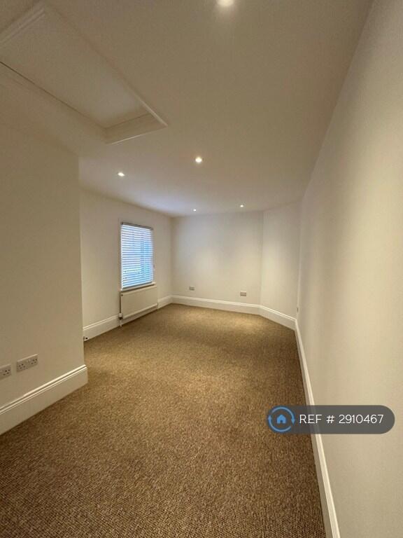 Apartment in Canterbury - View 4