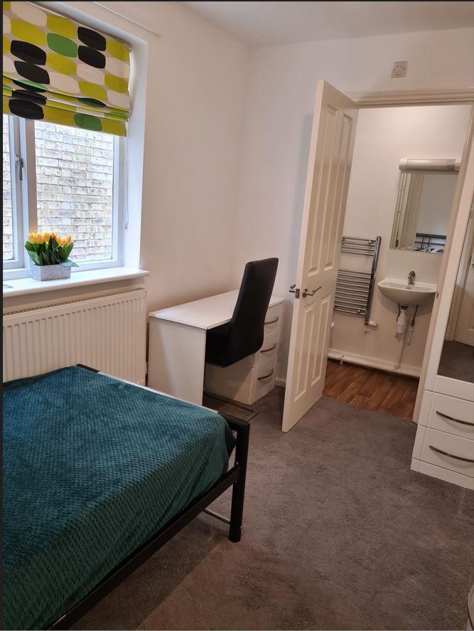 Main image of property: 31 Priory Road, Cambridge, CB5 8HT