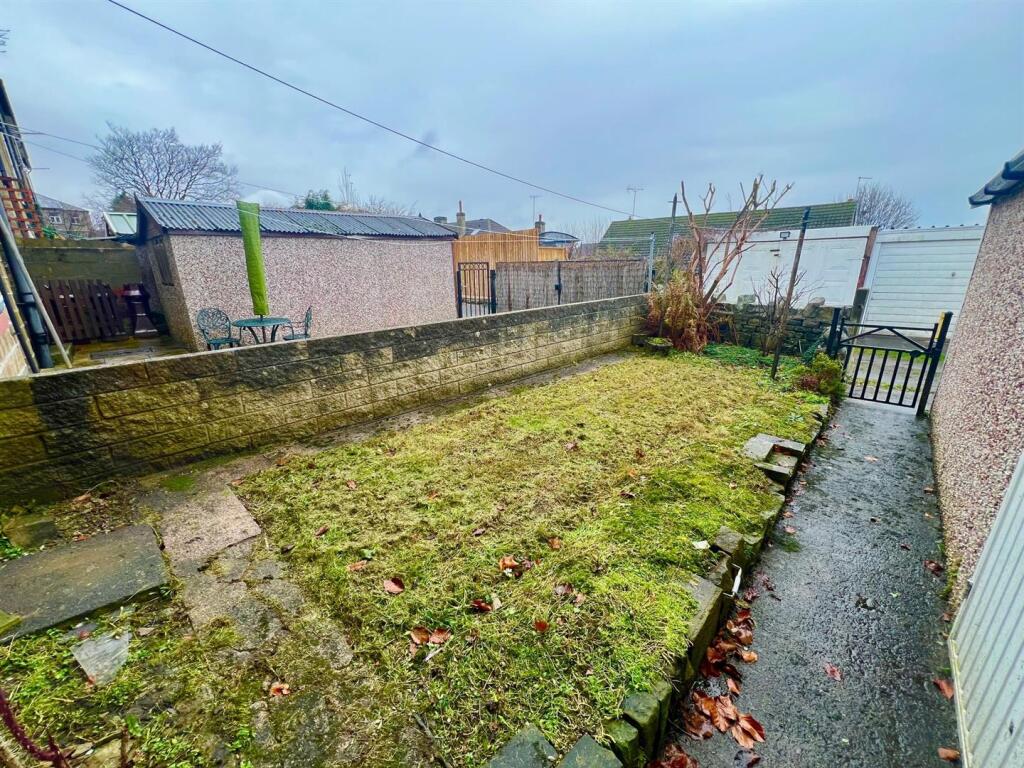 Windsor Road, Cowlersley, Huddersfield photo 4