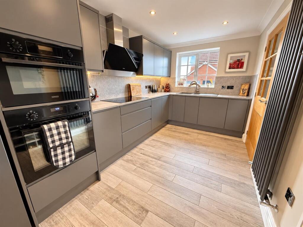 House in South Kesteven, Claypole - More