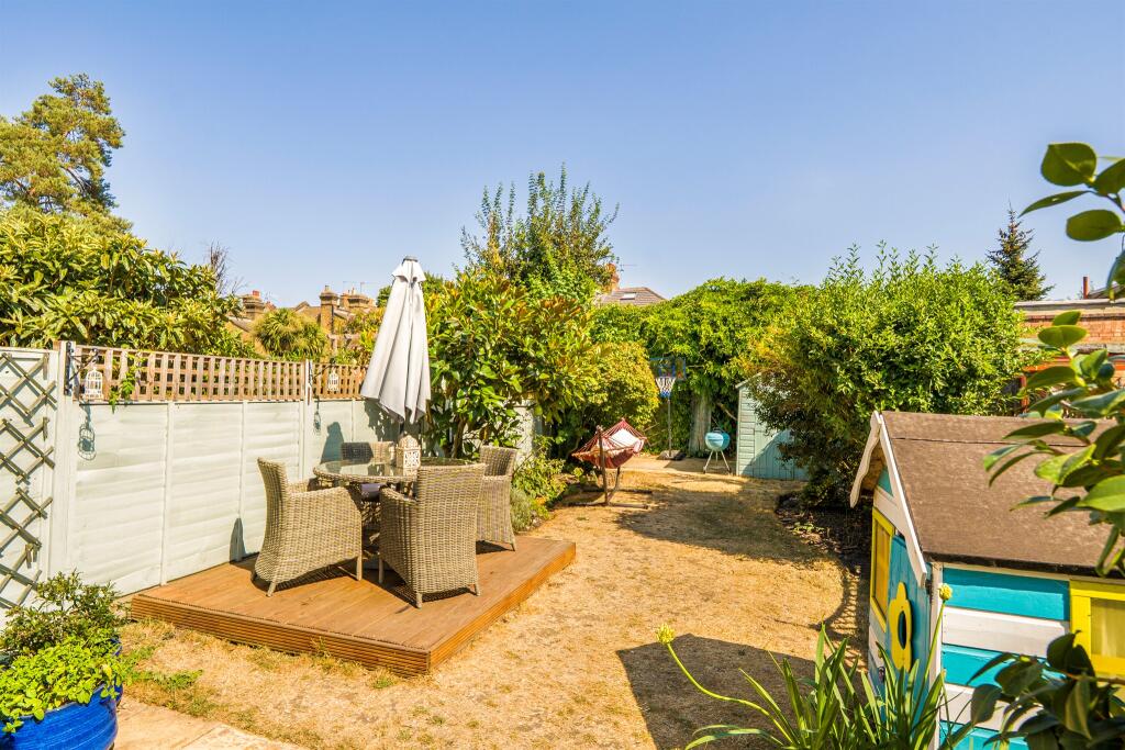 House in London, Southbury - View 2