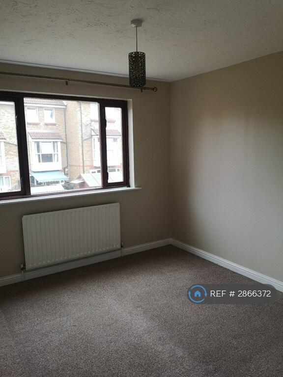 Apartment in Kingston upon Thames - View 3