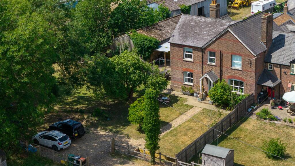 Main image of property: Luton Road, Caddington, LU1