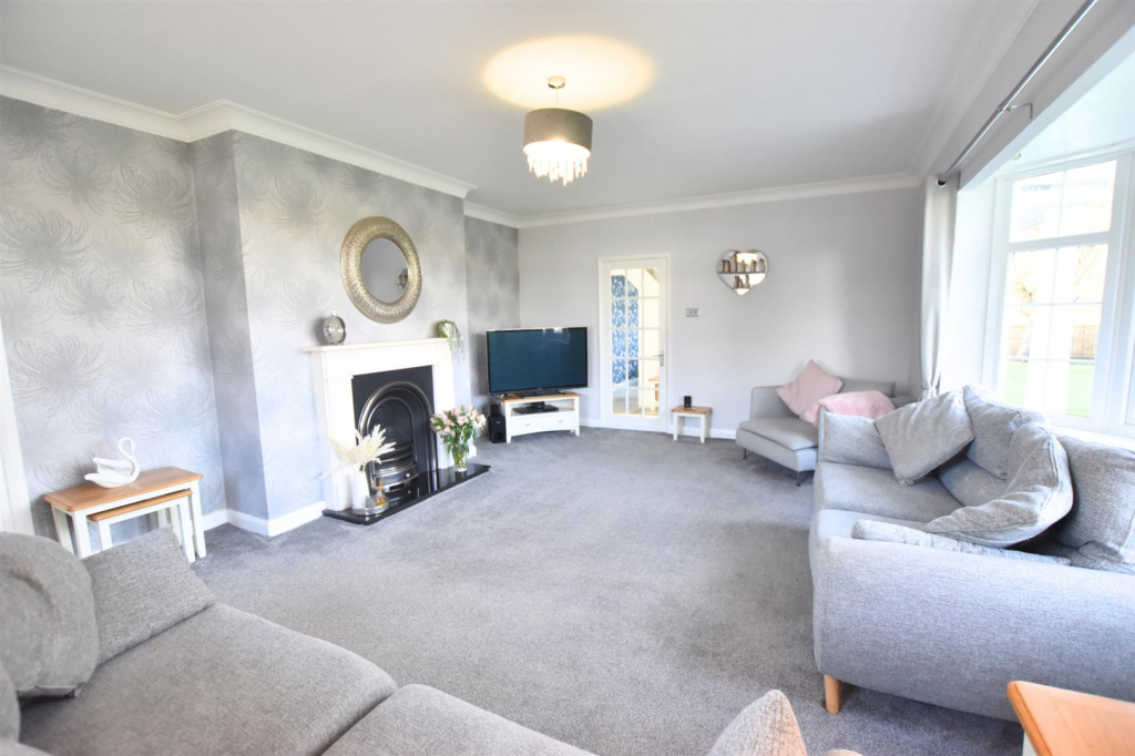Four Winds, Barton Street, Laceby, Grimsby photo 2