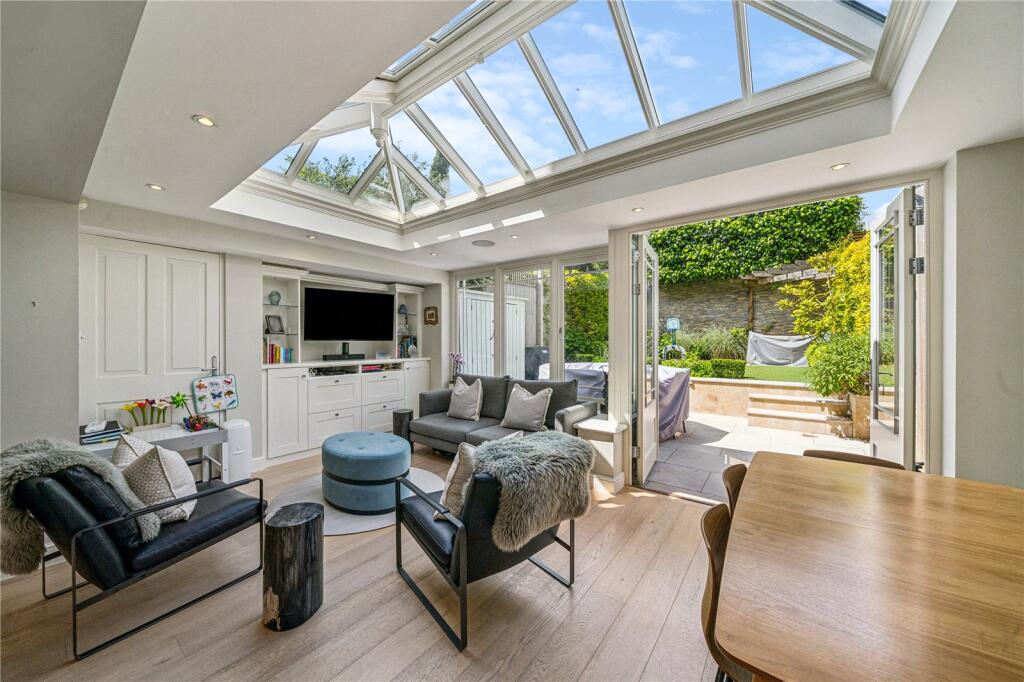 Roseneath Road, SW11 - View 4