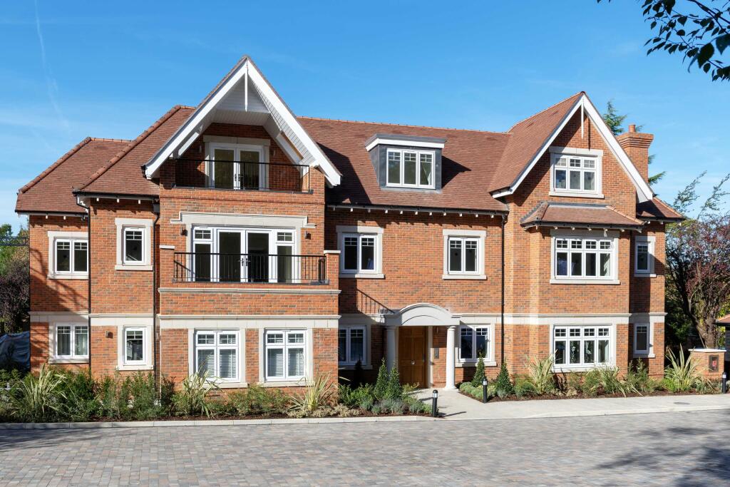 2-bed apartment on Coombehurst Close, Barnet, EN4, £725,000