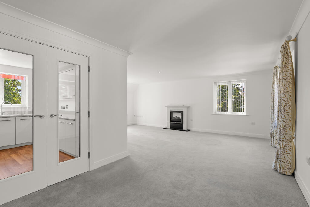 Wise Manor, Merlin Way, Austin Heath, Warwick, Warwickshire, CV34 6US photo 2