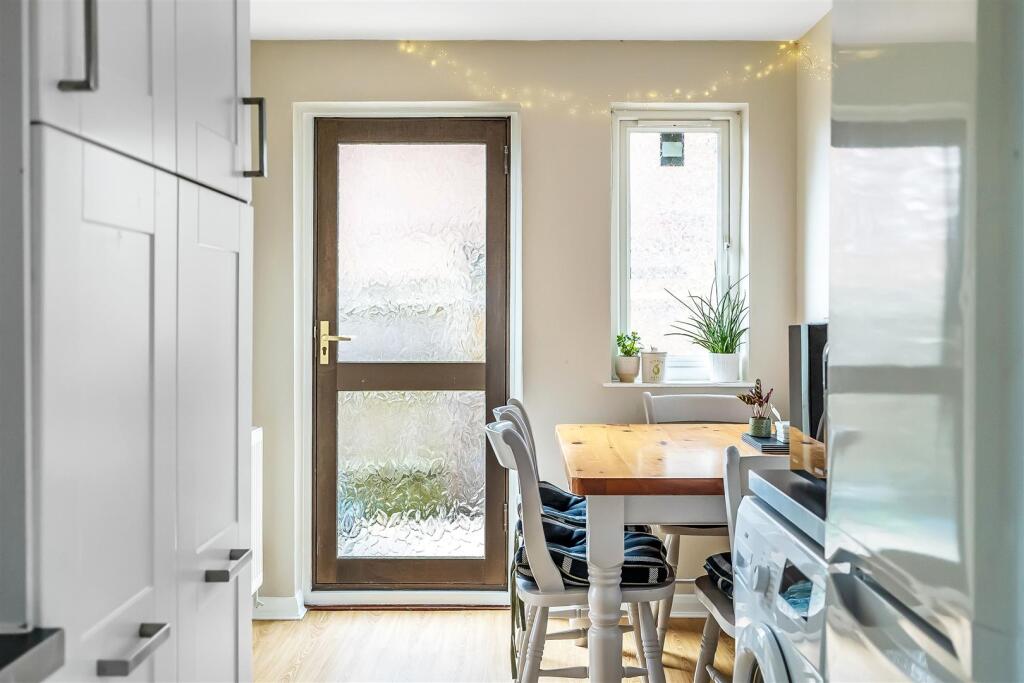 House in Tandridge, Godstone - More