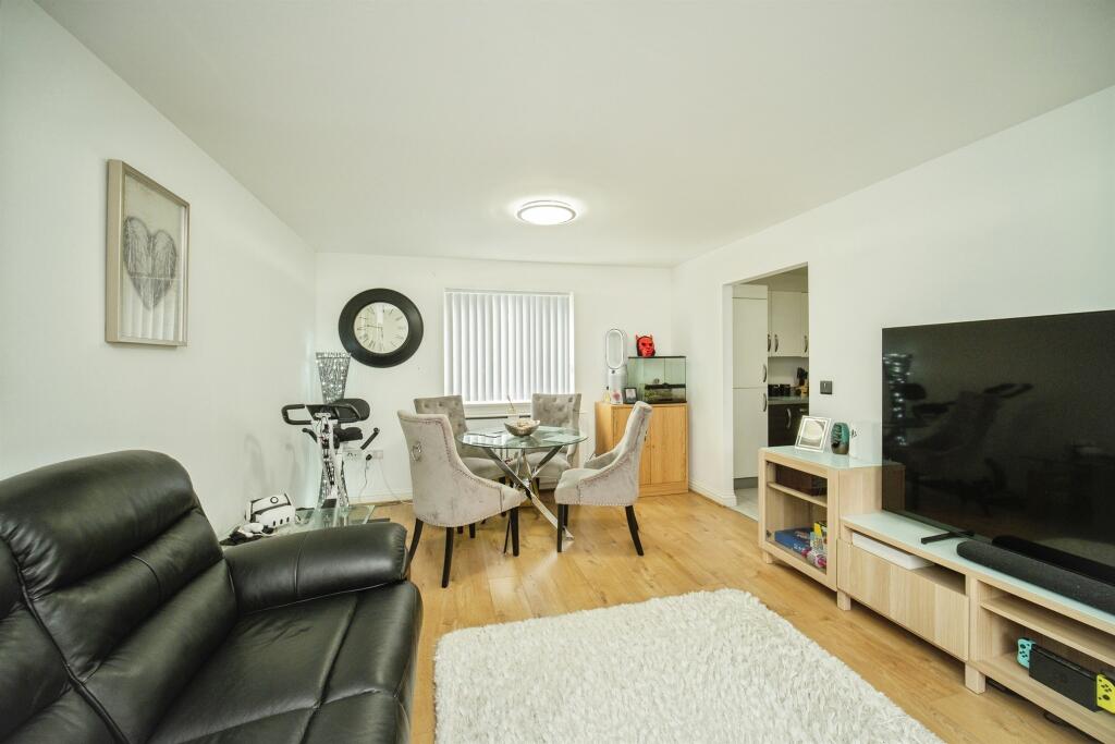Skippetts Gardens, Basingstoke - View 3