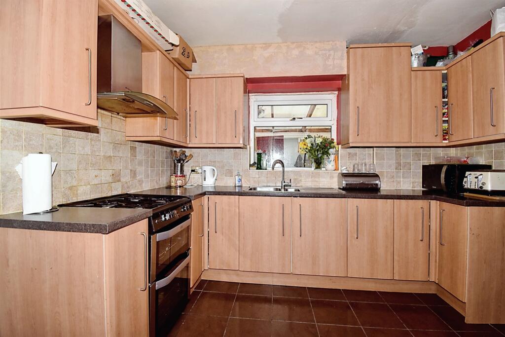 House in Oadby and Wigston, Leicestershire - More
