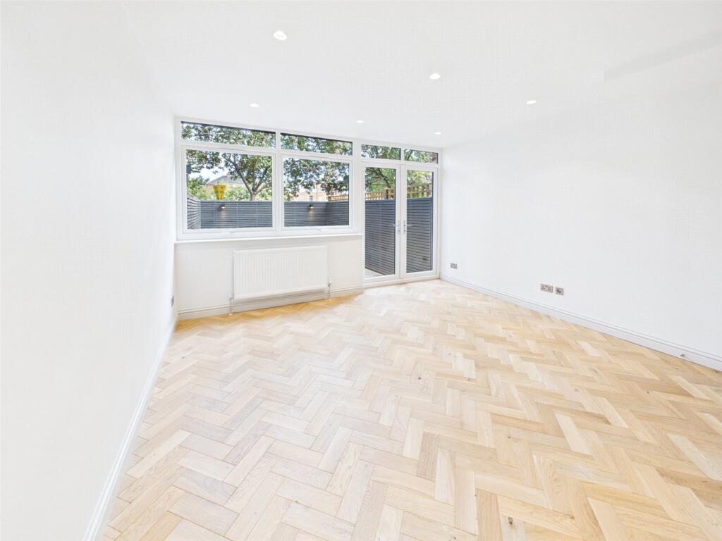House in Twickenham - View 5