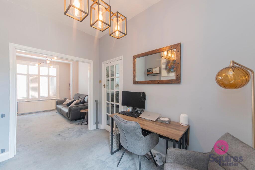 Main image of property: Long Lane, London, N3