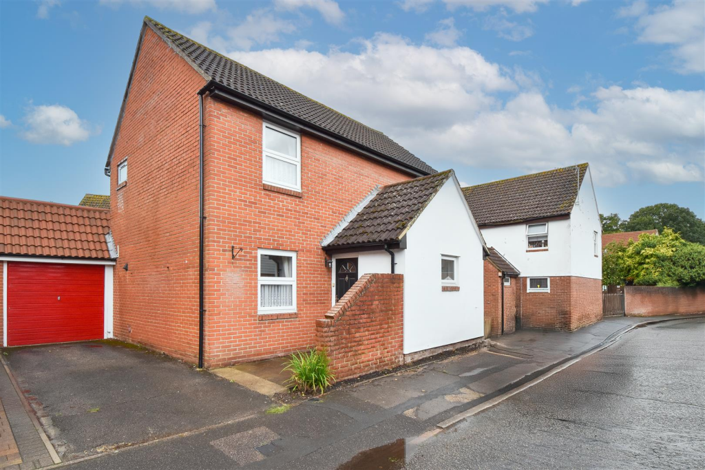 Main image of property: Moorescroft, Kelvedon Hatch, Brentwood