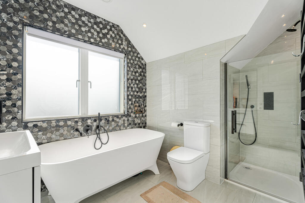 House in Twickenham - View 5