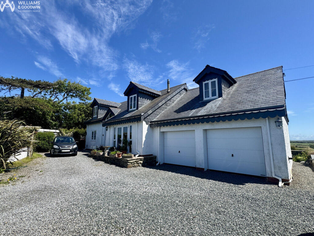 5-bed detached on off A5025, Llanfaethlu, Anglesey, LL65, £450,000