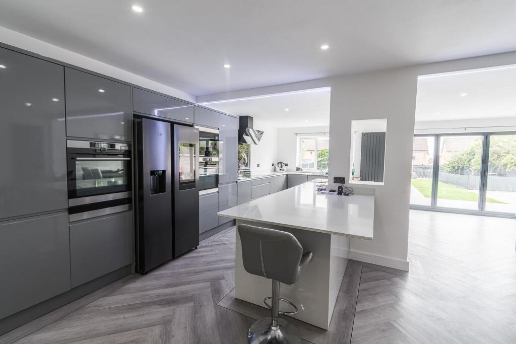 House in Rhoose, Golwg y Môr - View 4
