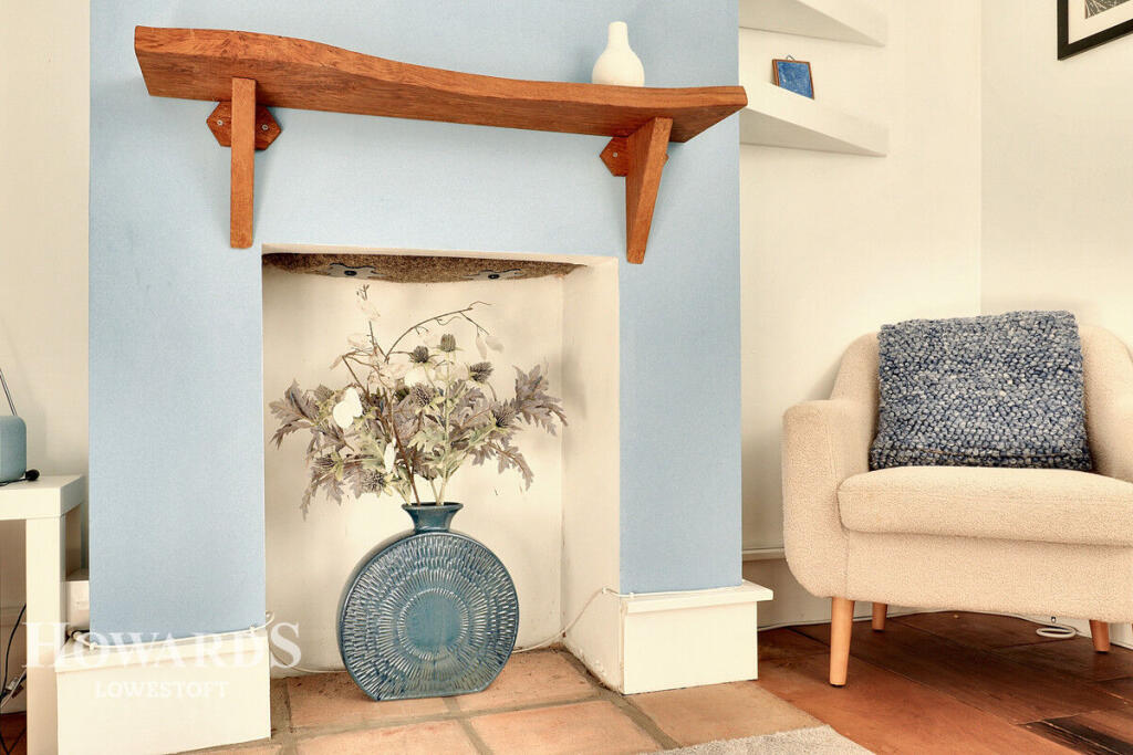 2-bed terraced on High Path, Kessingland, £200,000