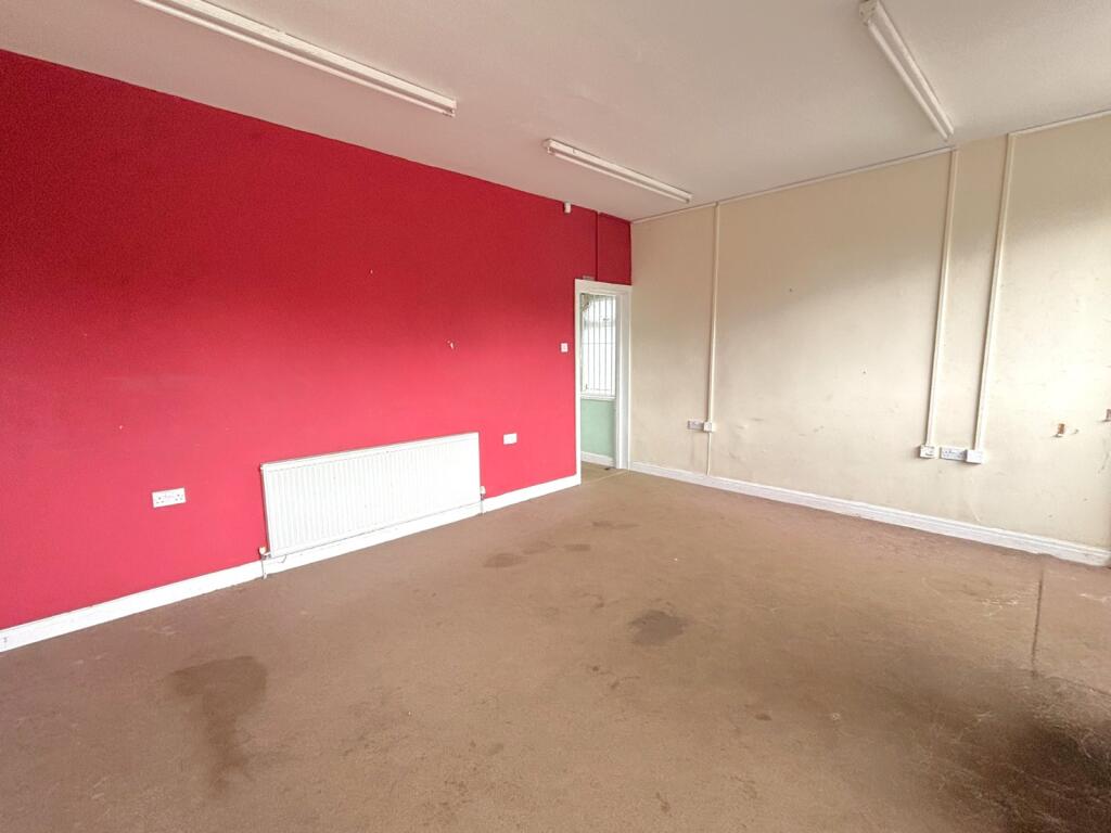 Blackstone Avenue, Bradford, West Yorkshire, BD12 - View 4