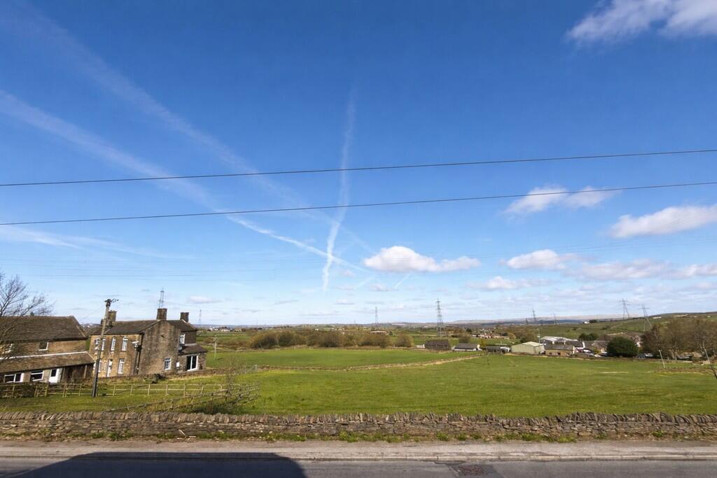 Back Heights Road, Thornton, Bradford - View 3