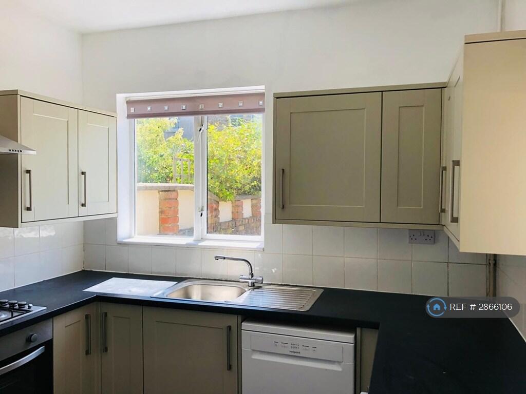 6 bedroom terraced house for rent