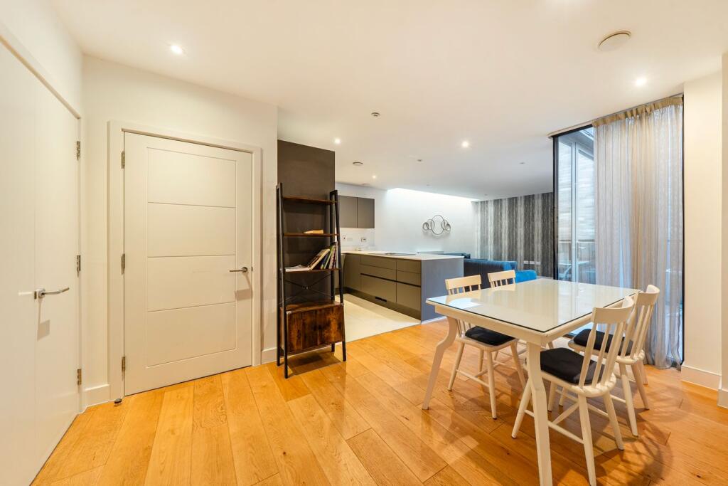 Apartment in London - View 5