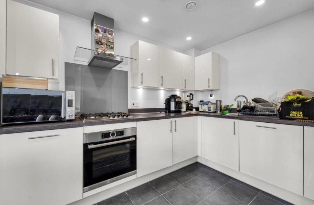 Apartment in Slough - View 4
