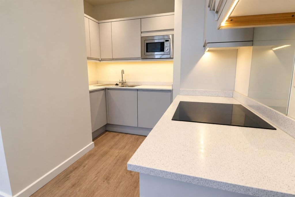 Apartment in Southall - View 3