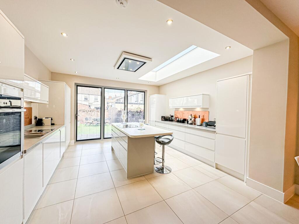 Alderley Road, Wirral, CH47 photo 2