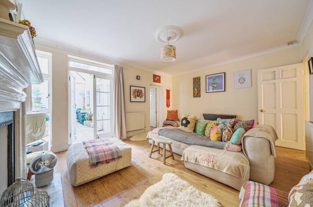 Apartment in Hove, Brunswick - View 4