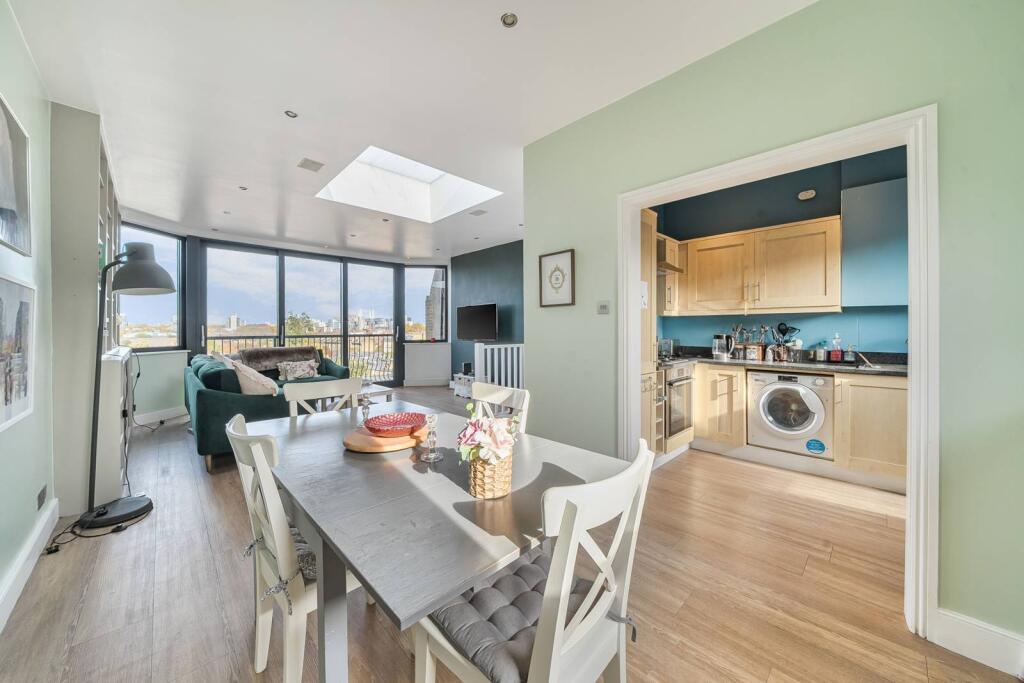 Main image of property: Lavender Hill, Clapham, London, SW11