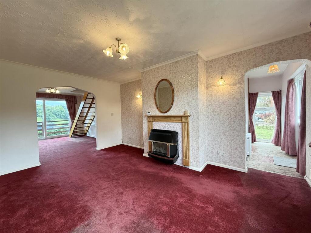 House in Huddersfield, Gilthwaites Estate, Denby Dale - View 2