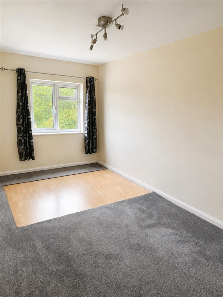 Apartment in Hemel Hempstead - View 4