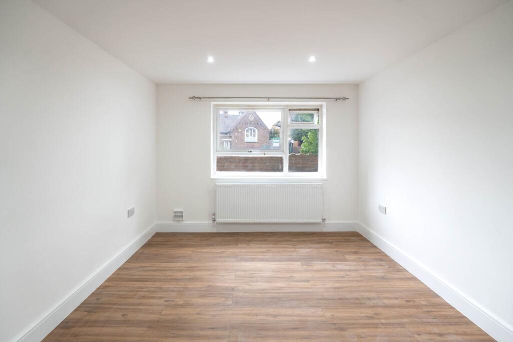 Apartment in London, Royal Borough of Kingston upon Thames - More