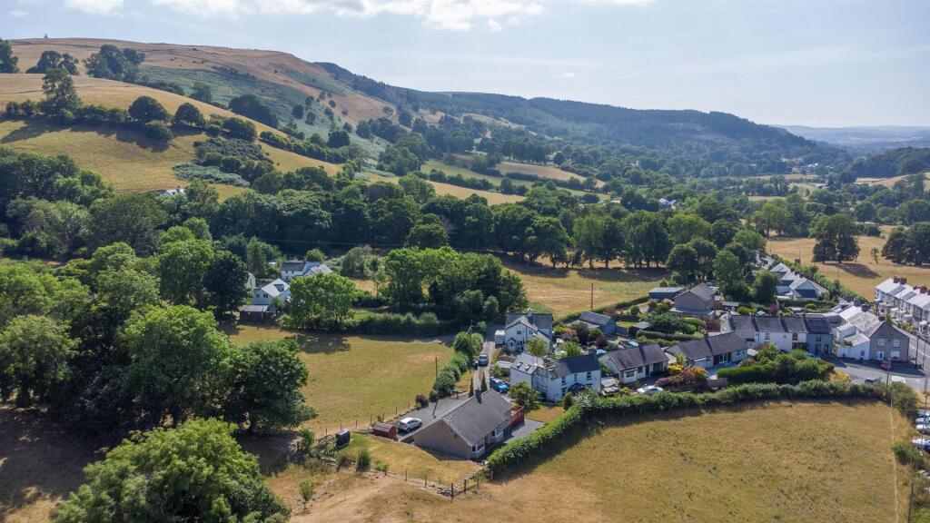 Llidiart-Y-Parc, Corwen photo 4